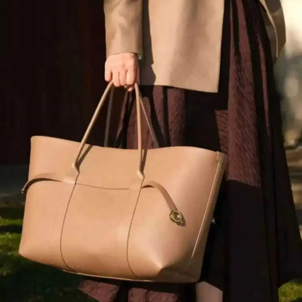 Tote-style Leather Shoulder Bag Bucket Bag for Commuting to Work Briefcase Minimalist Soft Durable Large Capacity H260306