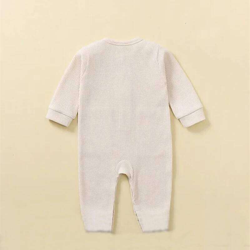 Spring Autumn Newborn Baby Romper Cotton Solid Soft Infant Jumpsuit With Pocket Girl Boy Long Sleeve Bebe Pajamas Wodden Buttons Z260306