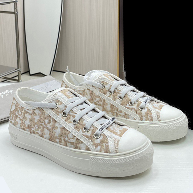 Designer shoes luxury letter shoes casual shoes fashionable couple shoes classic retro embroidered shoes Z2