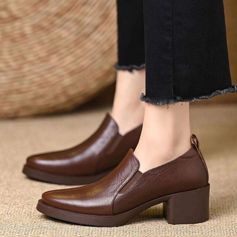 2025 Autumn/Winter Vintage British Style Slip-on Commuting Shoes - Deep V Pointed-Toe Chunky Heel Pumps in Soft Leather