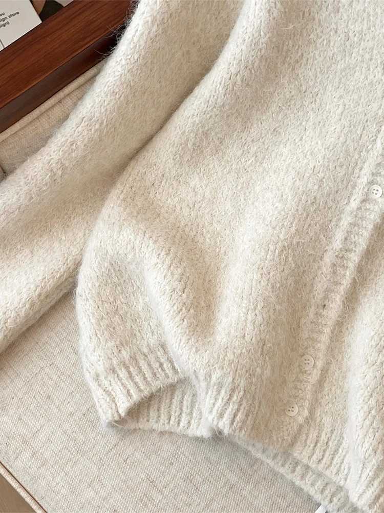 Women Beige Cardigan Cozy Sweater Harajuku Vintage Korean Y2k Long Sleeves V-Neck Cashmere Sweaters Jumper 2000s Clothes Autumn M260306