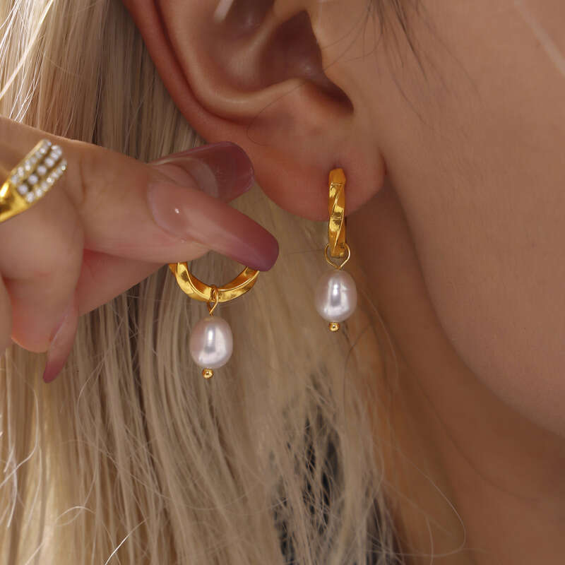 Women's Designer Earrings: Twist Clasp Natural Freshwater Cultured Pearl For Women, Stainless Steel PVD Vacuum Plated 18K Real Gold Earrings Mini