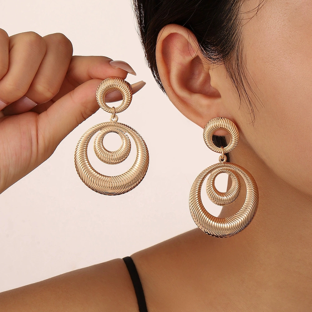 Trendy Minimalist Circle-Shaped Earring Set with Elegant Cutouts