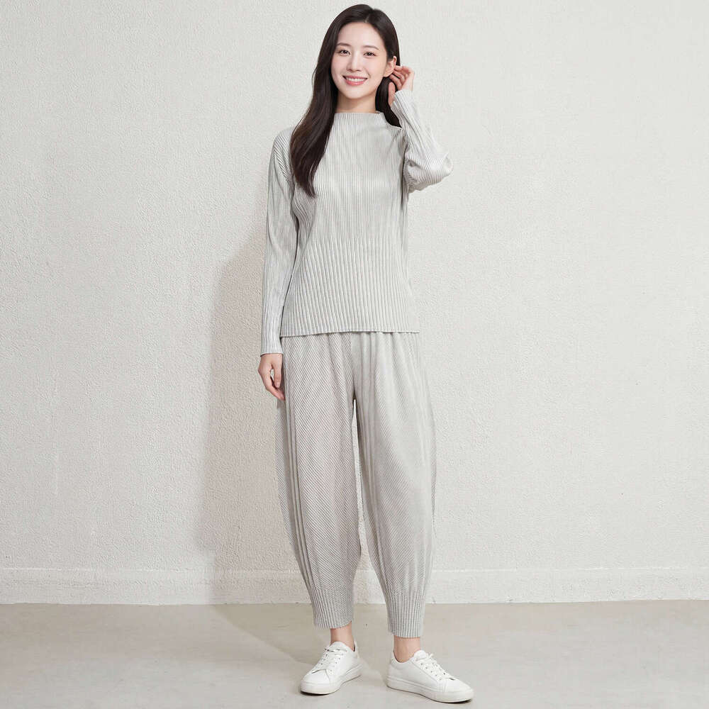Designer Miyake-style pleated jogger for women, new spring and autumn collection, half-high collar long-sleeve top, versatile harem pants two-piece se