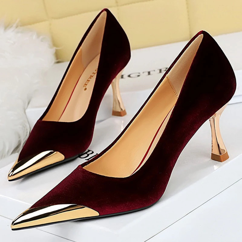 Large size 43 Women 7 Cm Heels Metal Pointed Women Pumps Fashion Kitten Heels Sexy Party Shoes Women Suede Lady Heels 260306