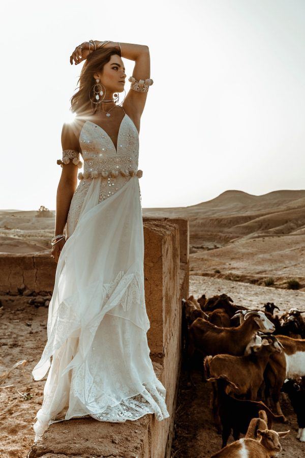 2026 Bohemian Dresses Spaghetti Lace Hand Made Flower Applique Chiffon Backless Bridal Gowns Plus Size Country Mermaid Wedding Dress