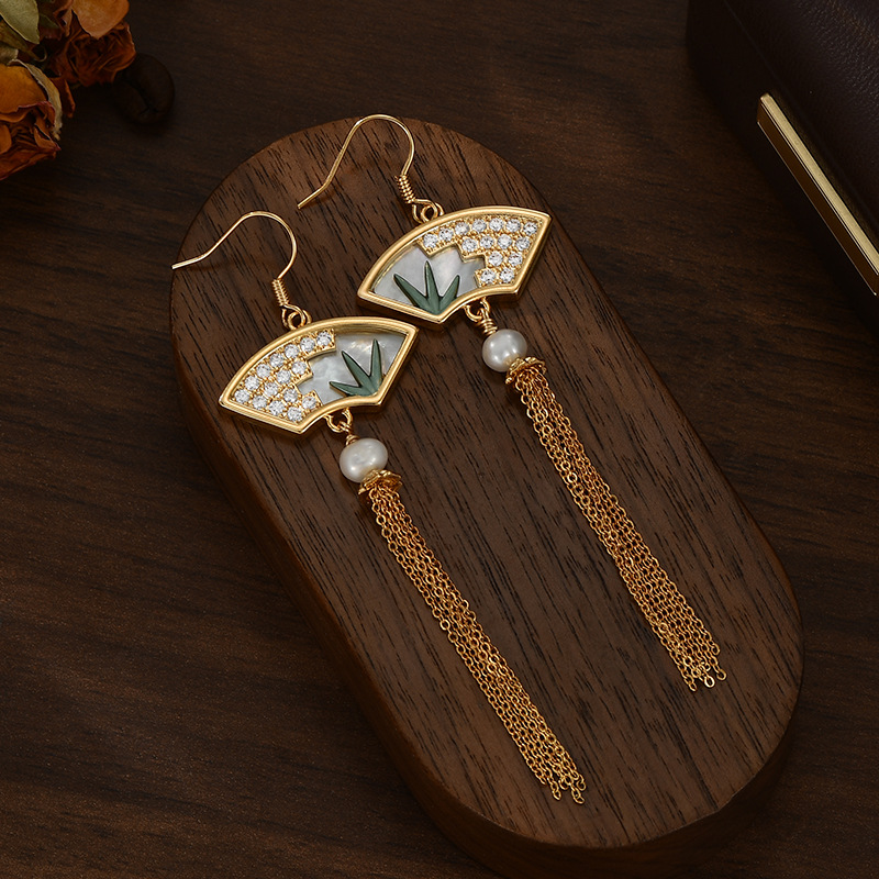 S925 Silver Chinese Style Exquisite Niche National Shell Pearl Fan Earrings Retro Charm Long Tassel Drop Earrings Trend Classic Party Wedding Pendant 