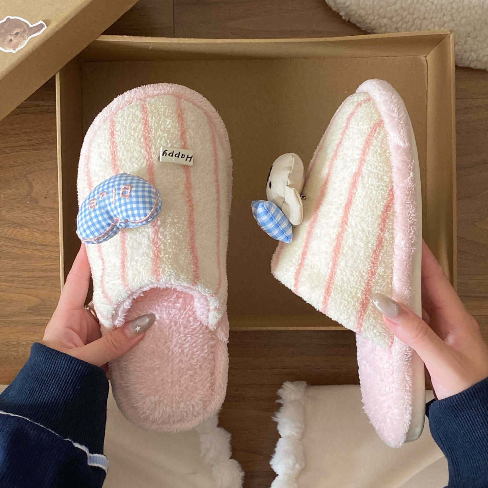 2025 New Lightweight and Comfortable Cotton Slippers Cute Puppy Plush Cotton Slippers for Women Winter Indoor Home Warmth S260305