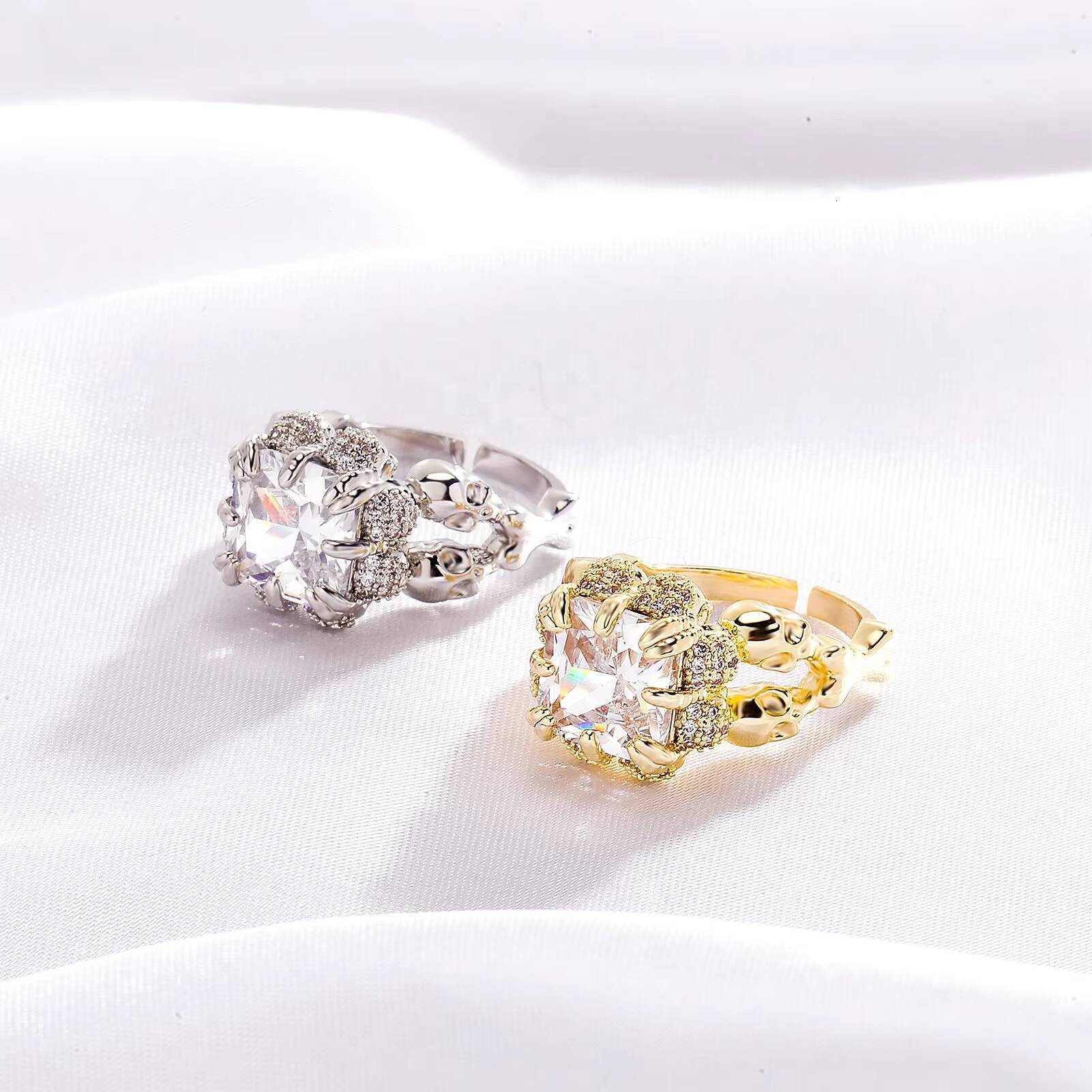 Wholesale High Quality Iced Zircon Brass Gold Plated Lab Created Daily Dragon Claw Shiny Open Hip Hop Diamond Skull Finger Ring