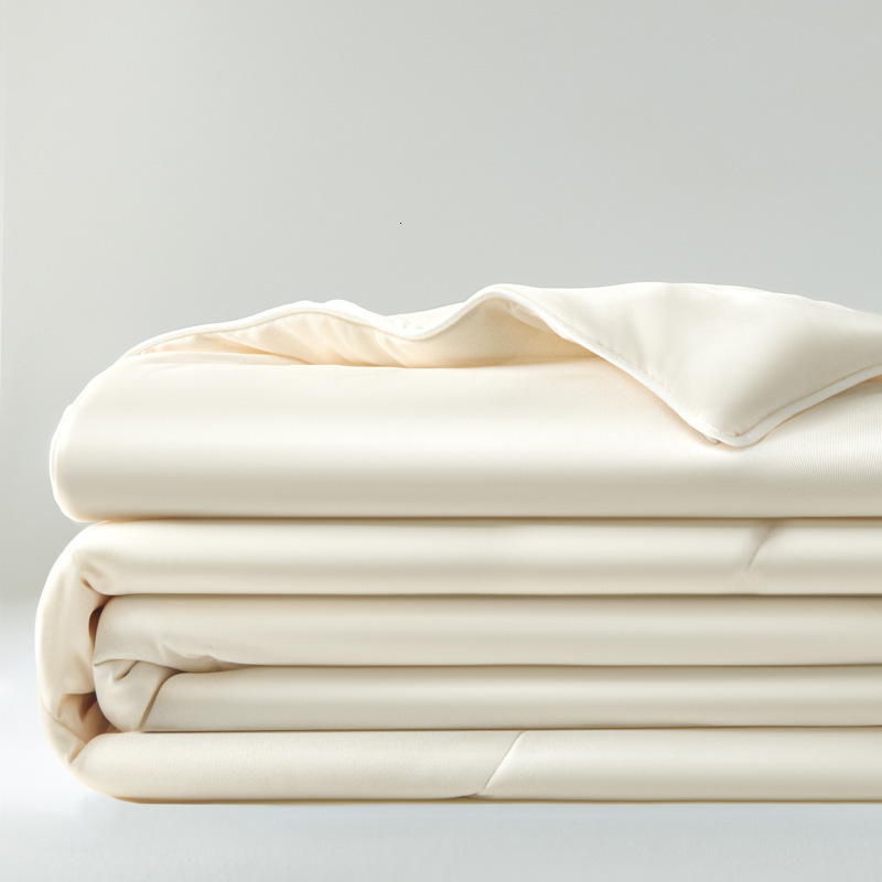 Class A maternal infant grade ice silk suitable for single and double beds, machine washable, air conditioning quilt, summer student dormitory quilt