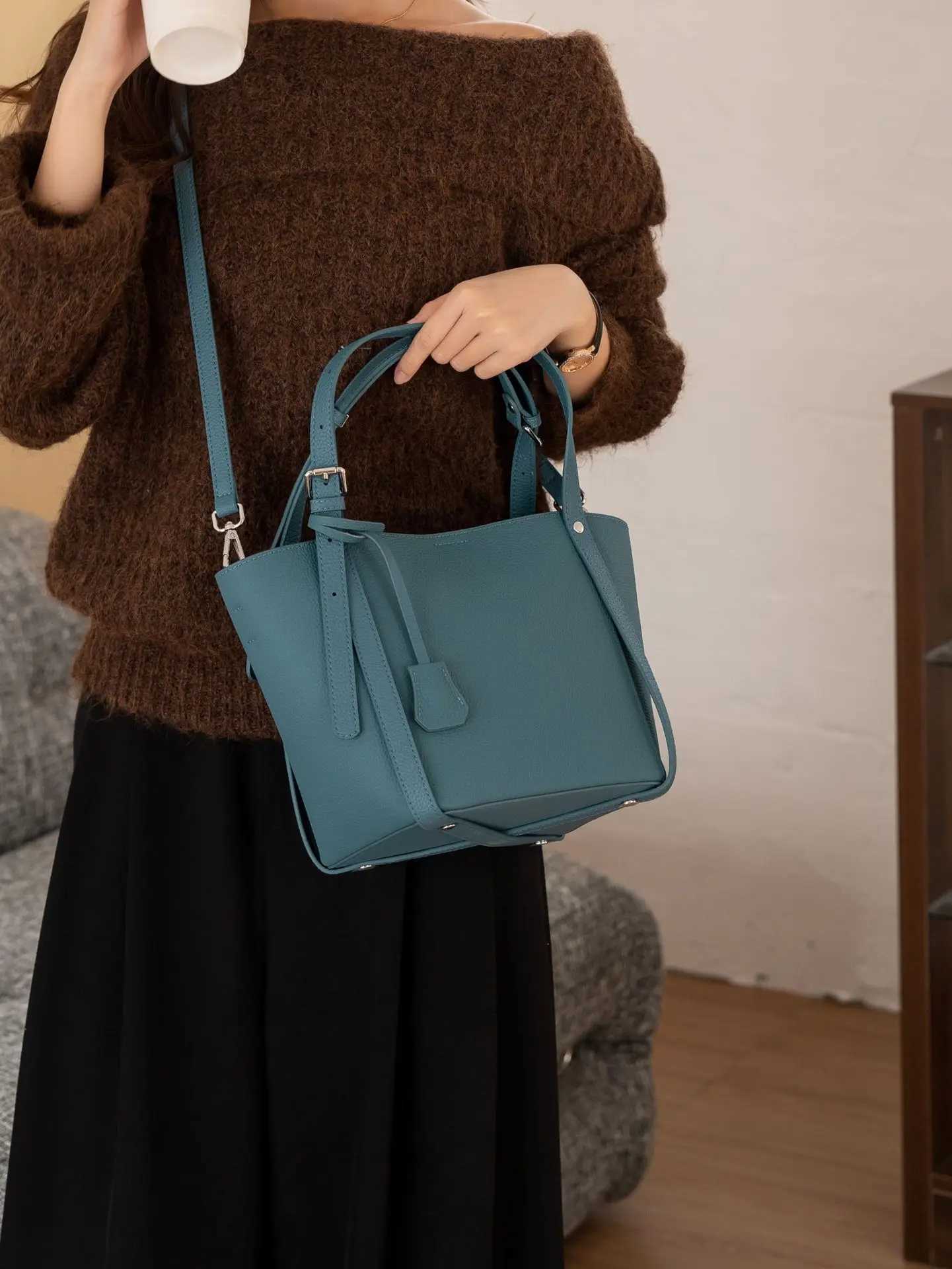 Stylish Peacook Blue Kakhi Color Full Grain Cow Leather Women Bucket Handbag Quality Female Shoulder Bag H260306