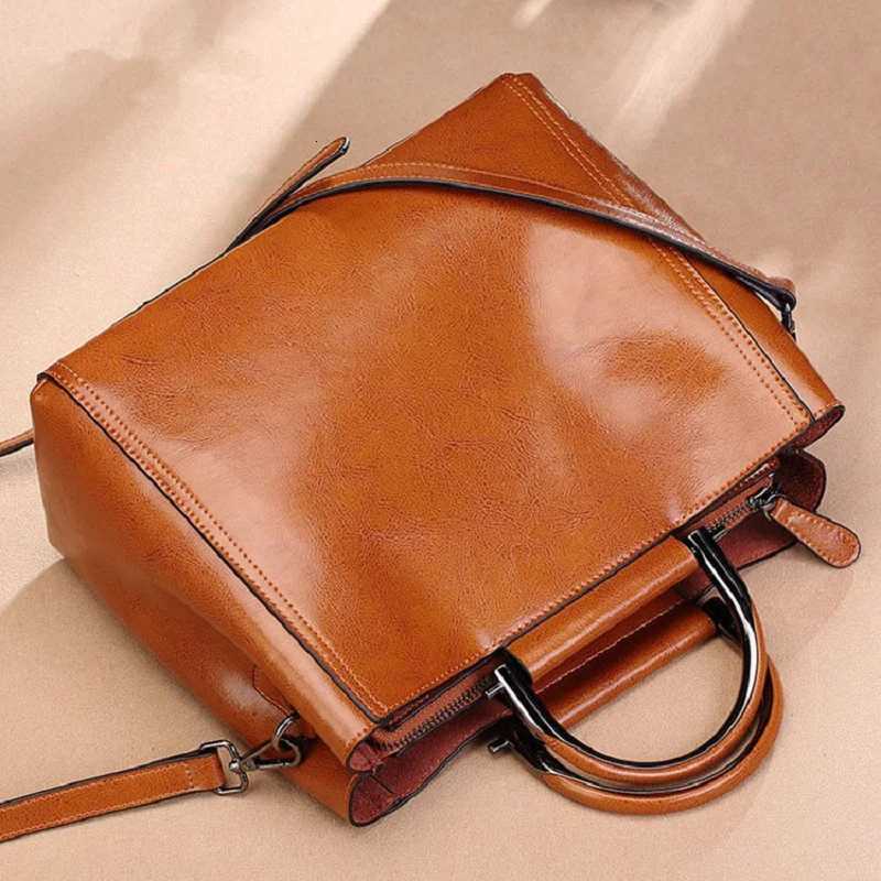 2026 Split Leather Womens Handbag Soft Cowhide shoulder bag for women Commuting Large capacity outdoor crossbody bag tote H260306