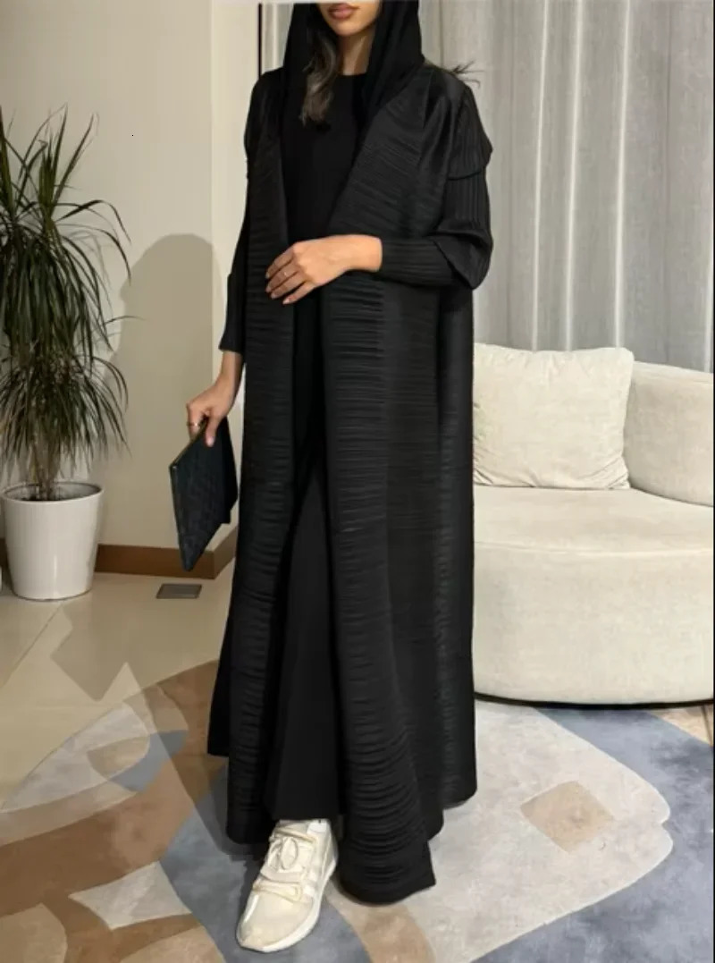 Miyake Folds 2025 Spring Fashion Trench Coat Retro n Loose Cardigan Robe Ladies 260228