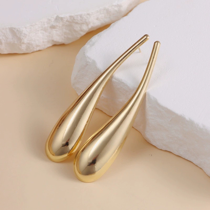 Stylish Waterdrop Shaped Metal Huggie Hoop Earring Set Timeless Accessories Ideal for Daytime Outfits