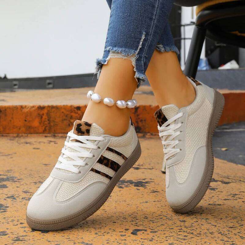 2026 New Women's Lightweight Non slip Outdoor Sports Comfortable Lace up Low cut Color blocked Casual Shoes