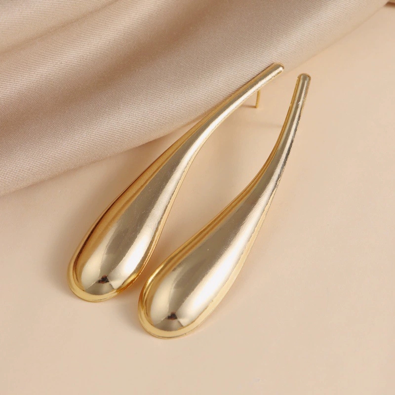 Stylish Waterdrop Shaped Metal Huggie Hoop Earring Set Timeless Accessories Ideal for Daytime Outfits