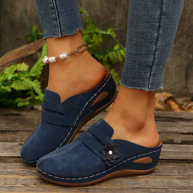 2026 New Women's Solid Color Classic Retro Thick Bottom Outdoor Simple Fashion Casual Sandals