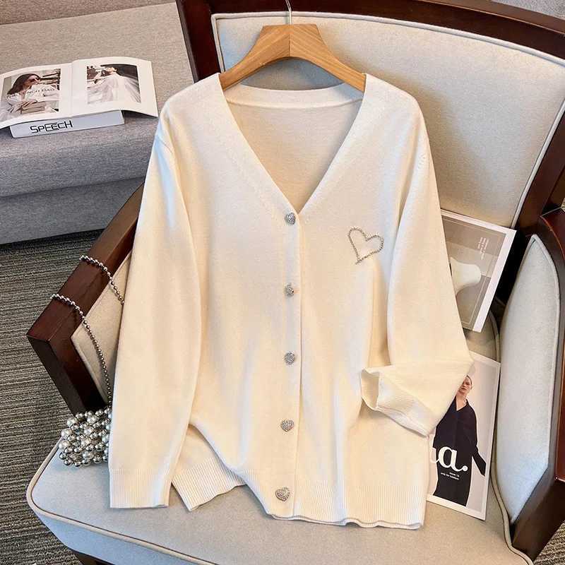 170Kg Plus Size Womens Bust 160 Autumn Loose V-Neck Heart Cardigan Sweater Knitted Jacket Black White 4XL 5XL 6XL 7XL 8XL 9XL M260306