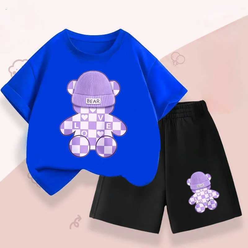 This kids' pink-purple checkered bear short-sleeve set is breathable, comfortable, making it a sweet and cool casual two-piece set for both boys 
