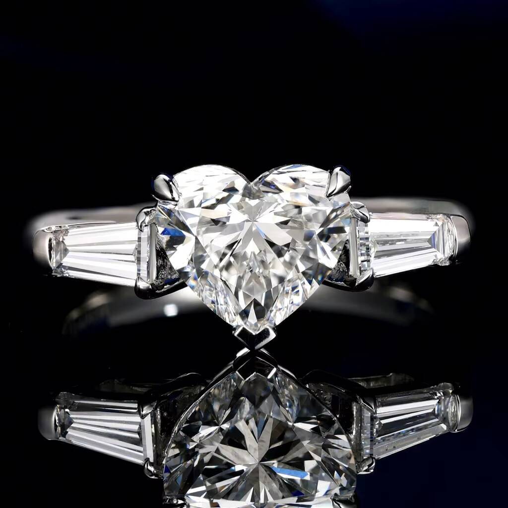IGI Certified Lab-Grown Diamond Glass Inlaid Heart-Shaped Three Lives Three Stones Classic Wedding Ring for Women