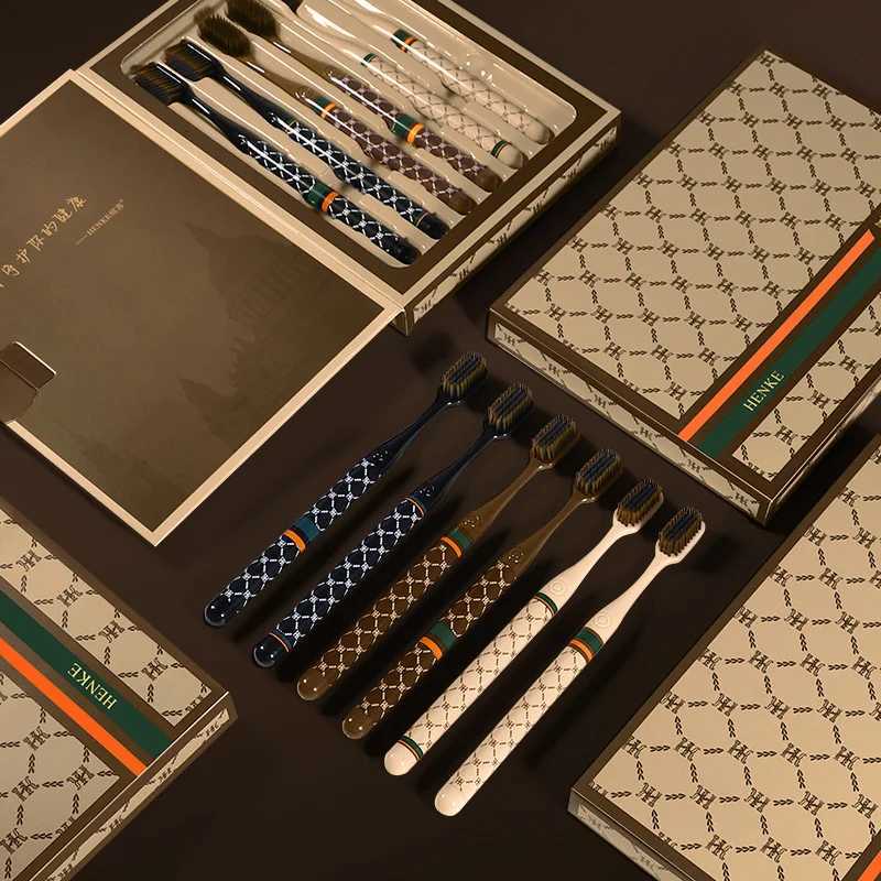 This 6-piece luxury-inspired toothbrush gift set, with ultra-fine neutral bristles and a stylish wide-head design, is perfect for adult home use.T2603