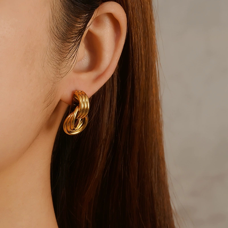Chic Bespoke Multiple-Level Hanging Pendant Ear Pieces Showcasing Radiant Ring Motifs
