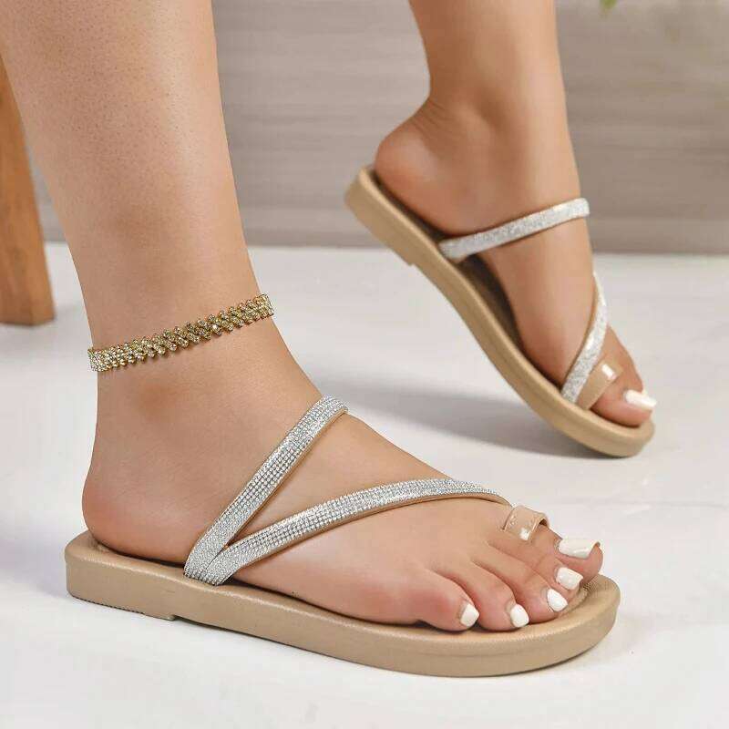 Summer New Flats Fashionable Casual Style Rhinestone Thin Strap Toe Ring Sandals Versatile Dress Beach Shoes