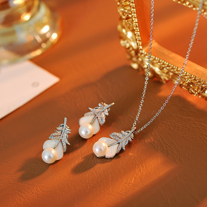 Necklace Elegant Mother-Of-Pearl Micro-Inlaid Feather Necklace Jewelry,Necklace Natural Pearl Earrings And Necklace, Exquisite Light Luxury Necklace