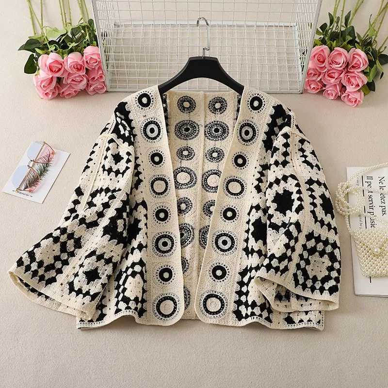 Vintage Boho Loose Plaid Cardigans Female Long Sleeves Hook Flower Hollow Tops 2025 Vacation Sunscreen Casual Shirt M260306