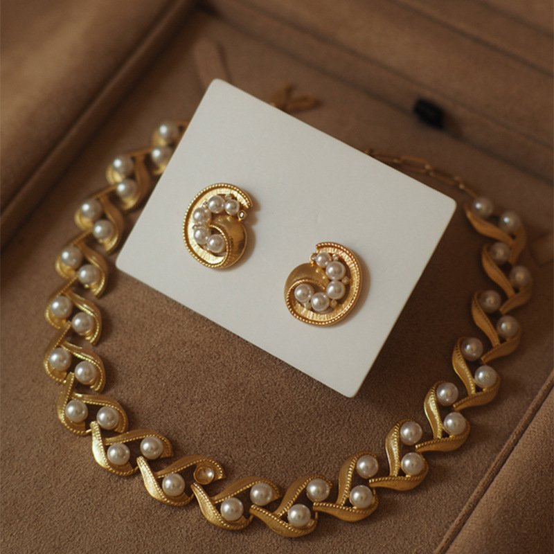 Monet-Inspired Vintage Necklace with Matching Ear Clips - Elegant French Design