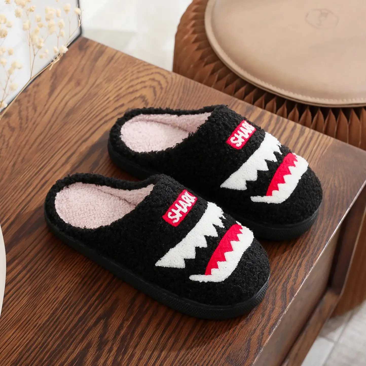 Shark Pattern Embroidery stuffed Home Platform Cozy Fur Slippers Black Warm Non-slip Indoor Slippers Couple Men Women Wearable casual Slippers S260305