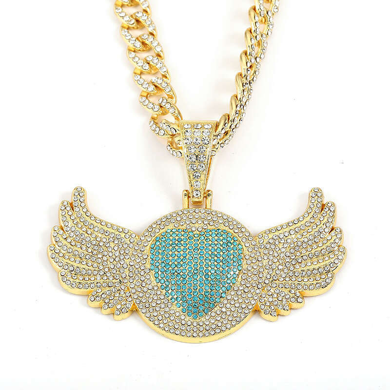 Amazon's best-selling winged diamond pendant, multi-color heart full of diamonds, high-quality electroplated hip-hop Cuban necklace for men and w