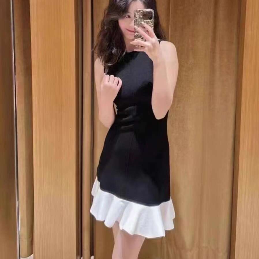 French Niche 2026 Spring Summer New Slim Fit Color-Block Ruffle Splicing Sleeveless Knitted Dress for Women S