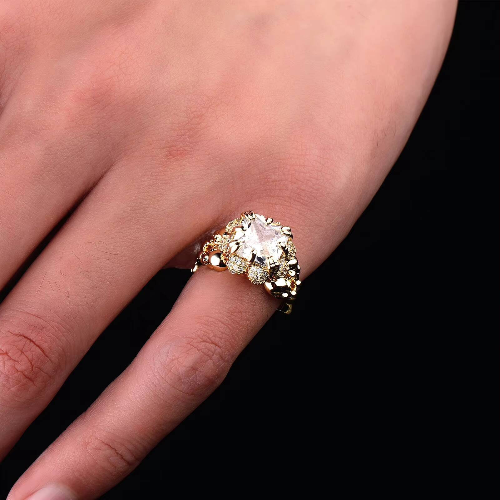 Wholesale High Quality Iced Zircon Brass Gold Plated Lab Created Daily Dragon Claw Shiny Open Hip Hop Diamond Skull Finger Ring