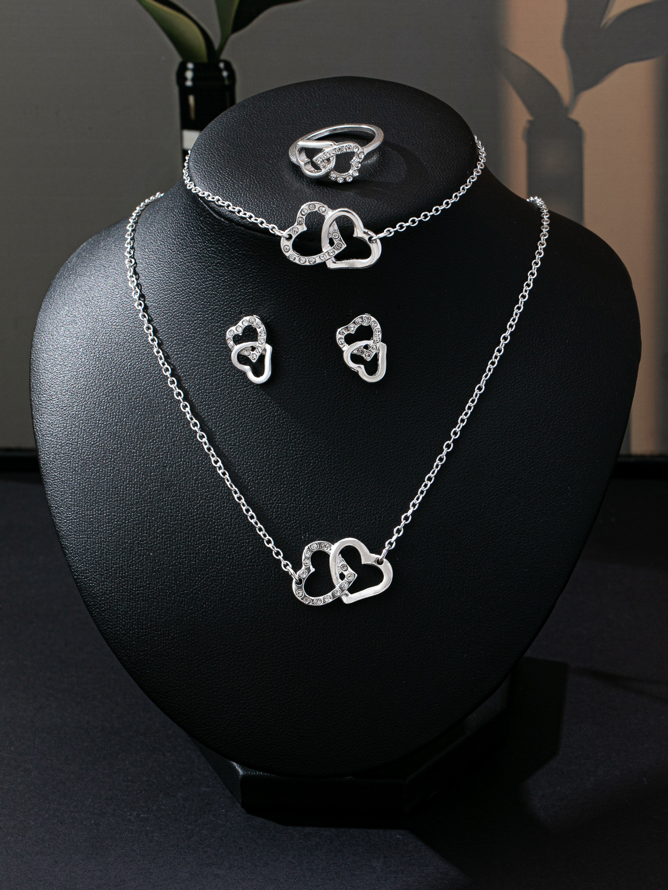 High-End Fashion Exquisite Jewelry Jewelry Set Fashion Elegant Personality Necklace Earrings Ring Set Commuting Evening Accessories European And Ameri