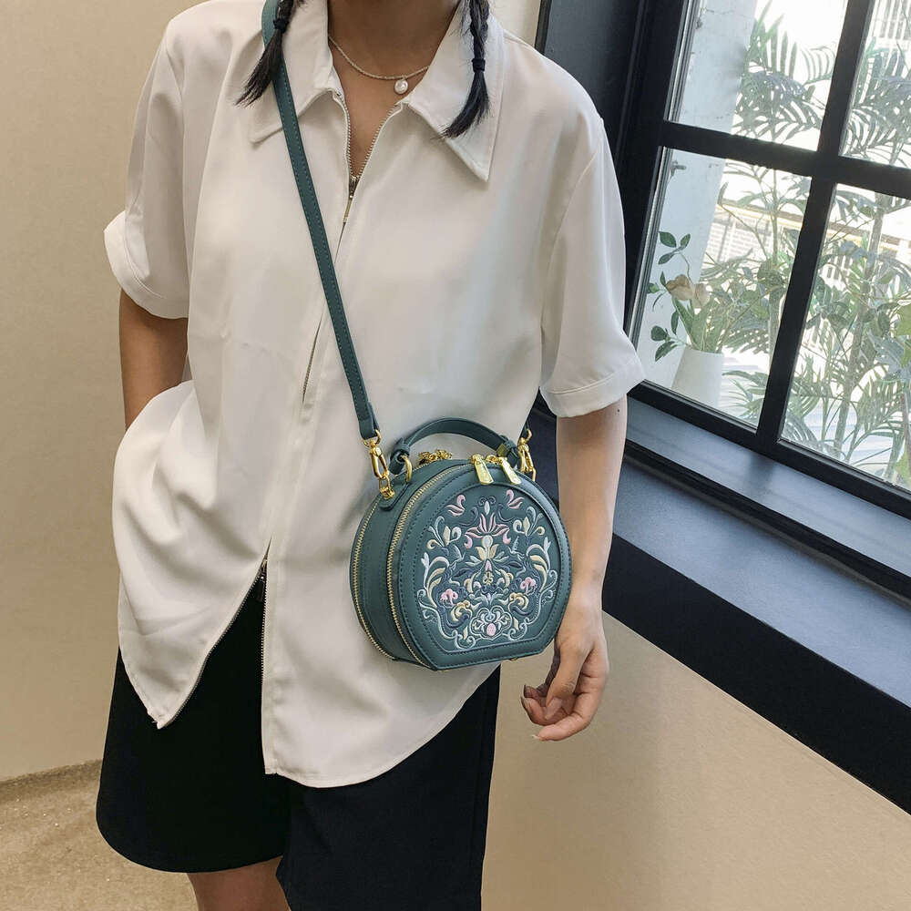 Tote Niche High Quality Embroidered Handbag For Women New Trendy Artistic Chinese Style Single Shoulder Crossbody Small Round Bag