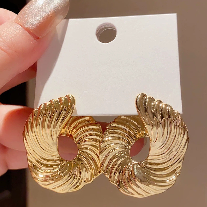 Unique Elegant Design Floral Ear Jewelry - Simple Yet Luxe Metallic Accessories
