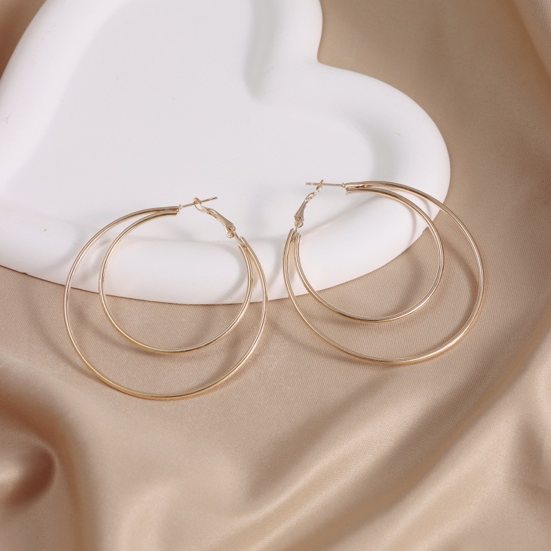 Trendy Stacked Ring Set Featuring Lustrous Metal Rings