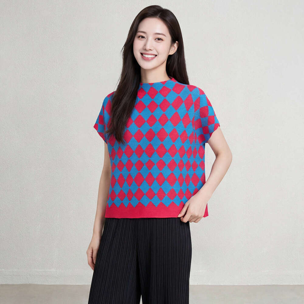 2026 Summer New Black and White Checkered Knit Short-Sleeve Designer Top Miyake Style Vintage Checkerboard Loose Slimming T-Shirt