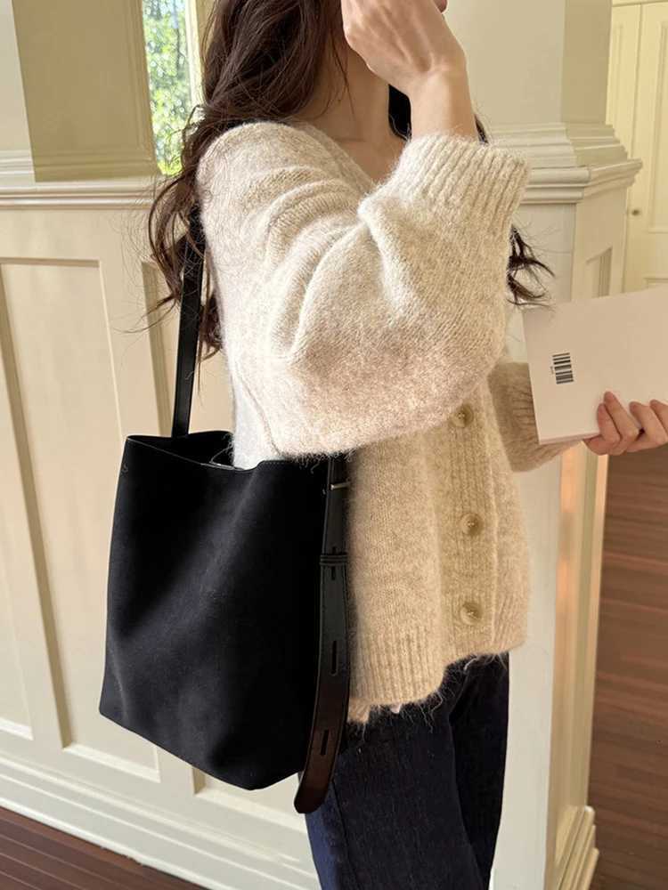 2025 New Autumn/Winter Suedette Crossbody Bag Large Capacity Shoulder Bag Fashion Daily Commuter Womens Bag H2603061