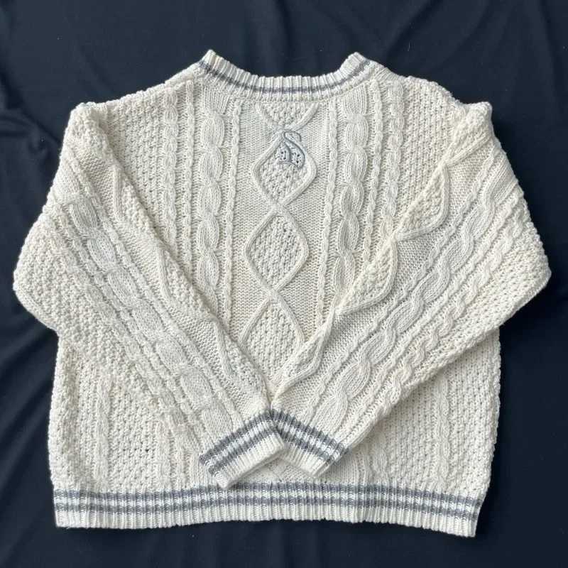 2025 LAKes Cardigan Womens Autumn Winter Wisteria Flowers Beige Cardigans Female Purple Embroidery Knitted Sweater Folklore M260306