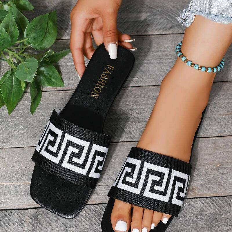 2025 Summer New Women's Letter Fashion Slippers Flat Shoes Beach Comfortable Versatile Sandals