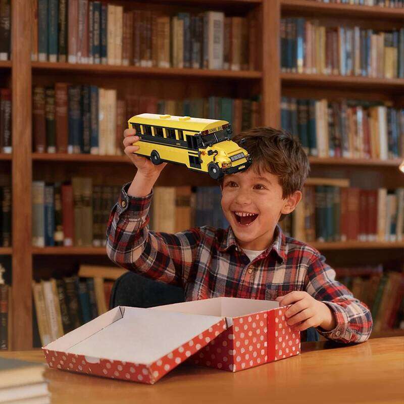 788PCS Building Blocks Classic Yellow American School Bus Model Bricks Desktop Ornament Kids Educational DIY Toy Gift Z260305