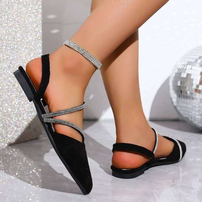 New black minimalist style for summer 2025 pointed and comfortable casual women's sandals
