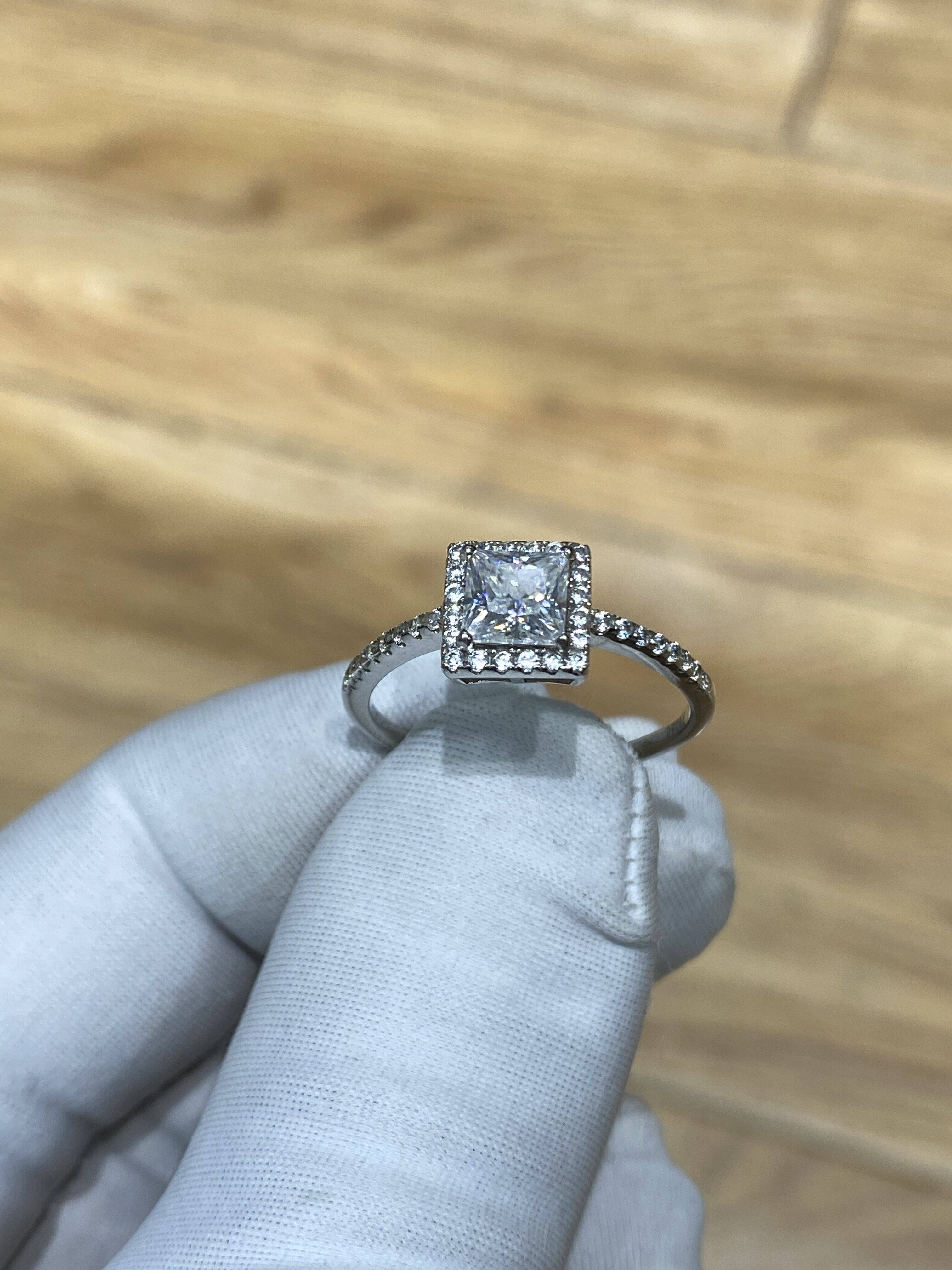 18K Gold Princess Square Cultivated Diamond IGI Certified Womens Retro Elegant Beauty Finger Ring Girlfriends Birthday Gift
