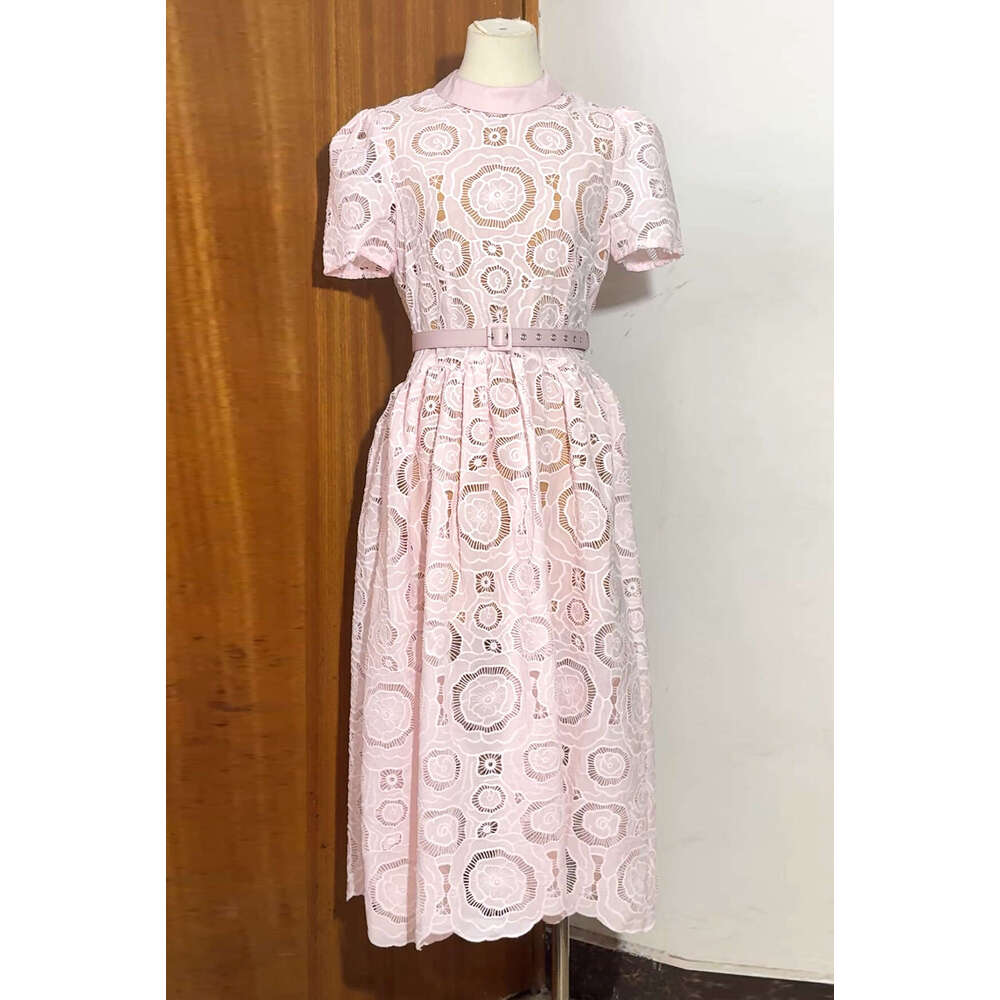 2026 Spring/Autumn New Designer Fashionable Pink Thick Bottom Dress with Hollow h28 Flower Lace Details