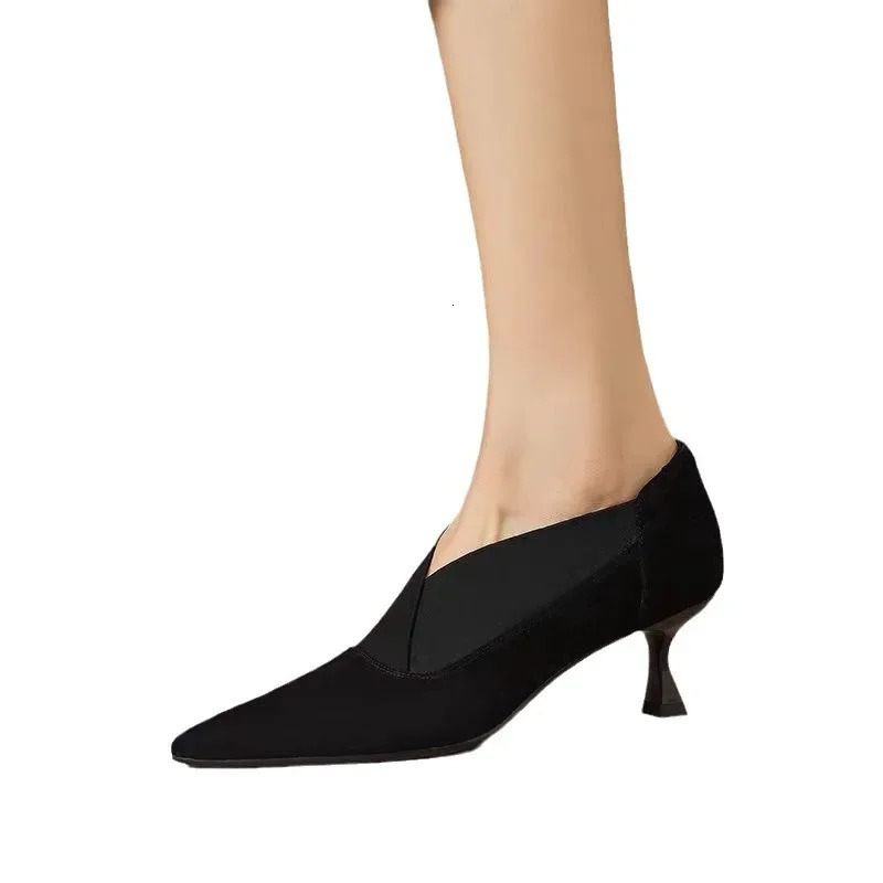 French Retro Pointed Thin Heeled Short Boots with Kitten Heels Ankle Boots Combined with Elastic Deep Cut High Heels for Women 260303