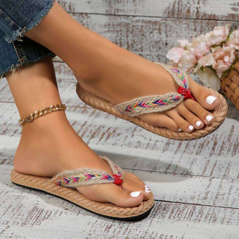 Summer New Women's fashion trend, anti slip, wear-resistant, comfortable soft bottom, ethnic style flat heel flip flops