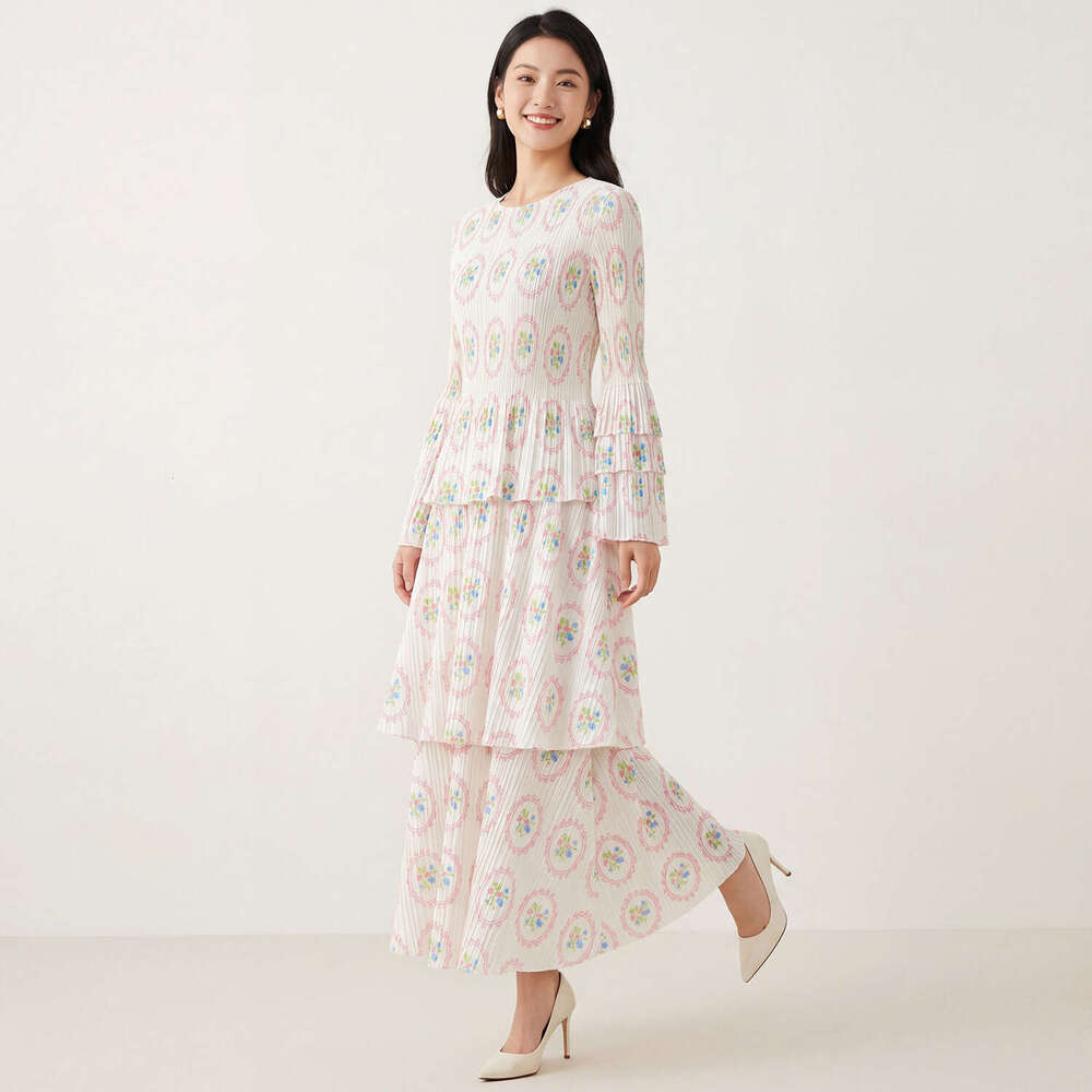 Miyake-style Designer pleated cake skirt, new geometric print bell-sleeve dress, loose-fitting, slimming, elegant, suitable for commuting, long dress