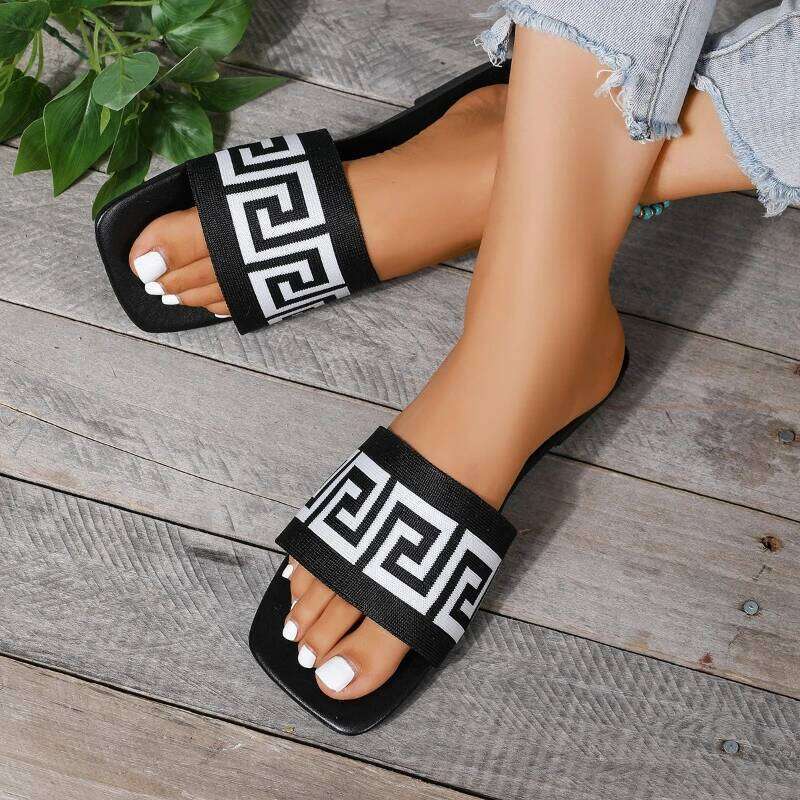 2025 Summer New Women's Letter Fashion Slippers Flat Shoes Beach Comfortable Versatile Sandals